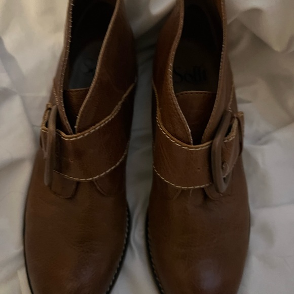 EUC Sofft ankle boots. Size 6.5. - Picture 2 of 10